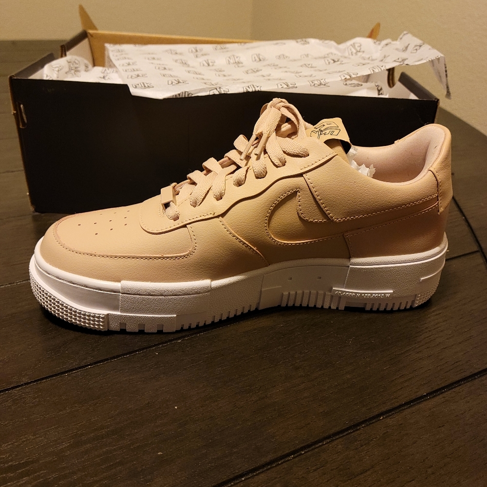 Nike Air Force 1 Pixel
